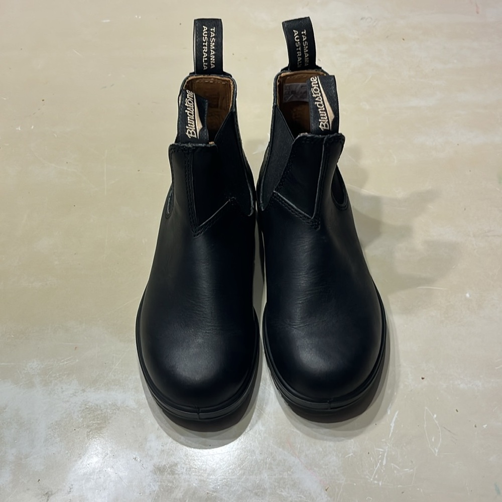 NWT/NWB Blundstone Women’s 510 Original Chealsea Boots in Black W size 7.5